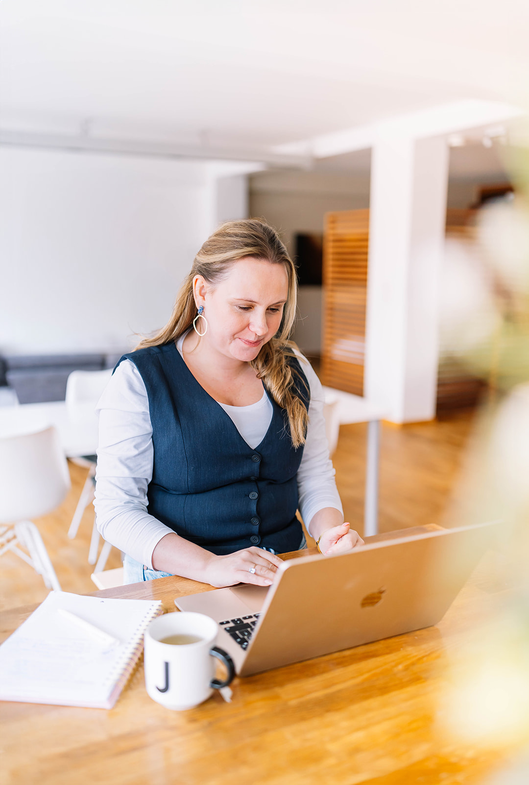 Jessica aan bureau